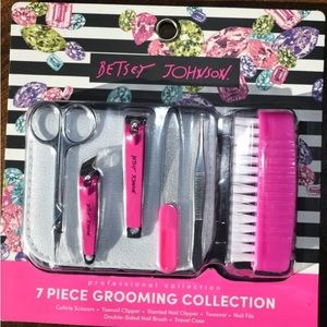 NEW IN BOX BETSEY JOHNSON 7 Piece Manicure Pedicure set + Travel case Pink, NIB